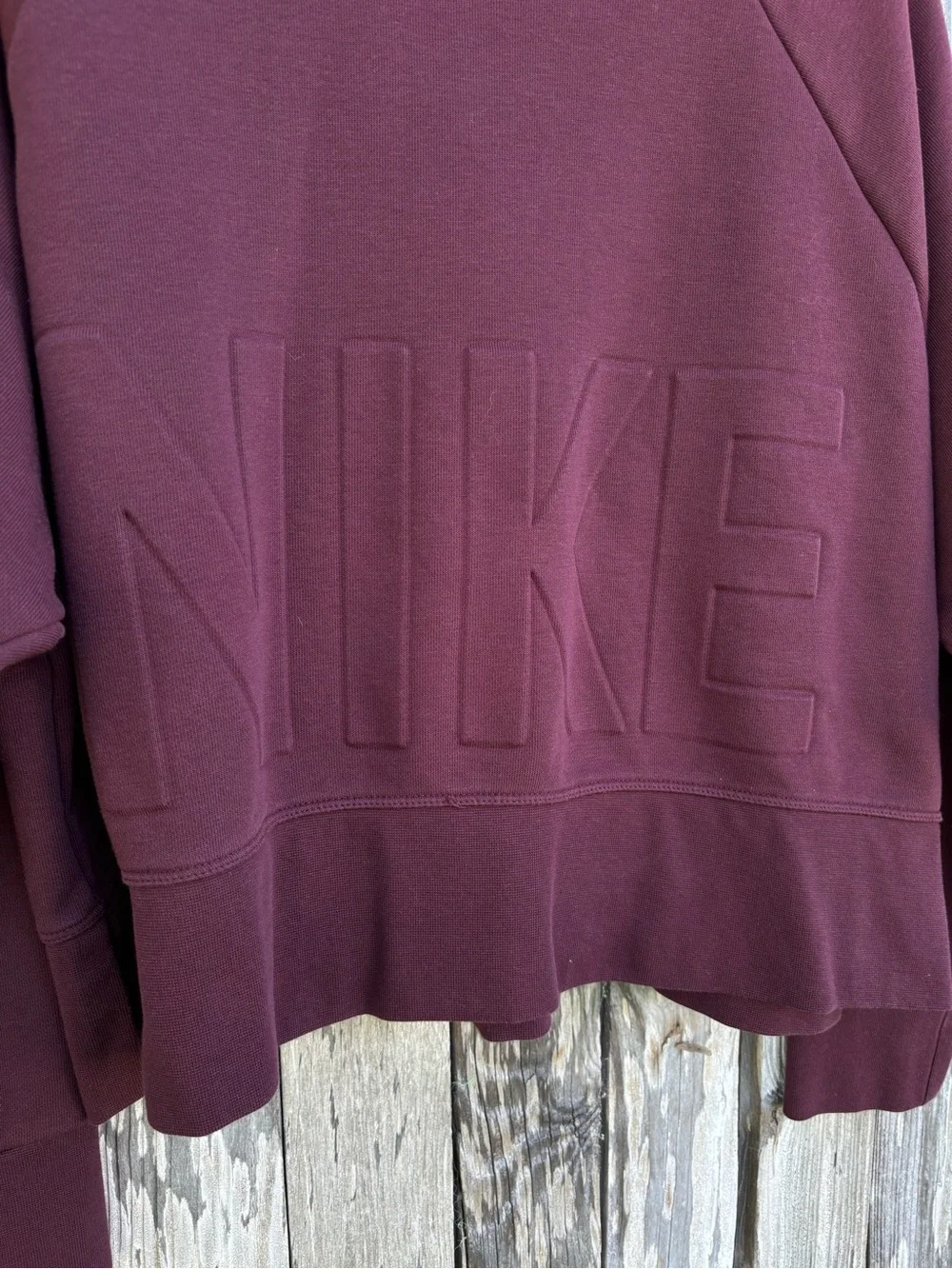 Nike women’s crewneck cropped dri-fit top burgundy size large
